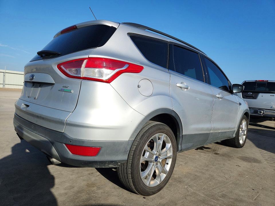 61002306 :رقم المزاد ، 1FMCU0G90FUC88427 vin ، 2015 Ford Escape مزاد بيع