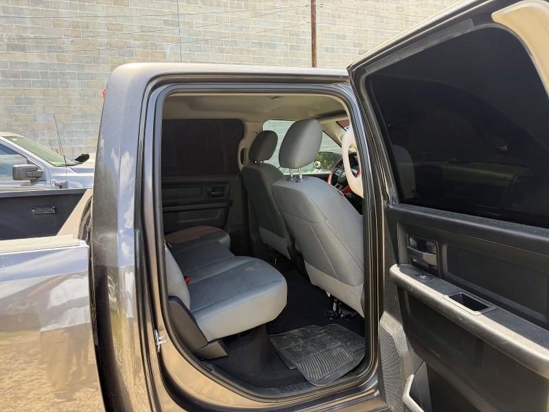 59281986 :رقم المزاد ، 3C6UR4CJ4JG215145 vin ، 2018 Ram 2500 مزاد بيع