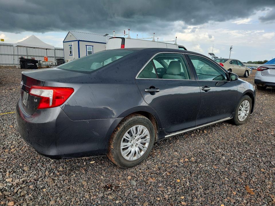 61518556 :رقم المزاد ، 4T1BF1FK3CU045836 vin ، 2012 Toyota Camry مزاد بيع