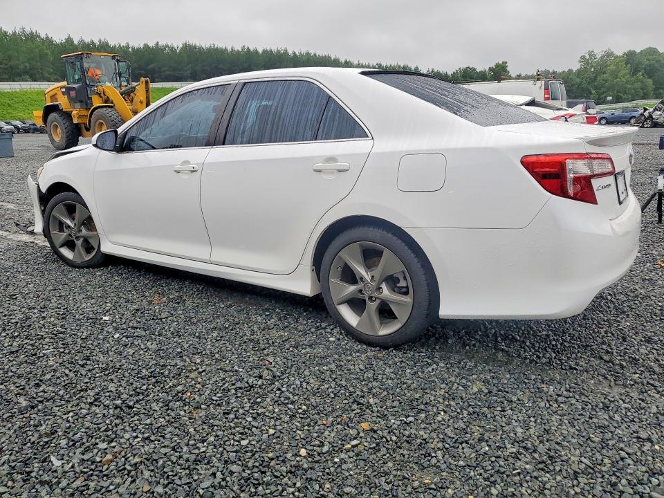 62490576 :رقم المزاد ، 4T1BF1FK2EU472010 vin ، 2014 Toyota Camry مزاد بيع