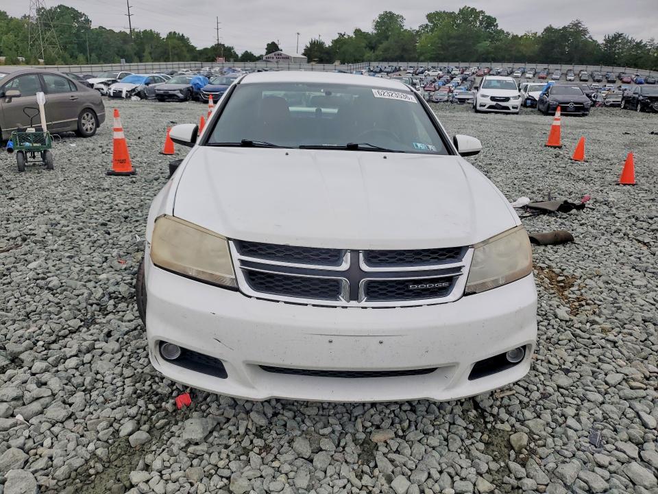 62323536 :رقم المزاد ، 1B3BD1FG4BN551983 vin ، 2011 Dodge Avenger مزاد بيع