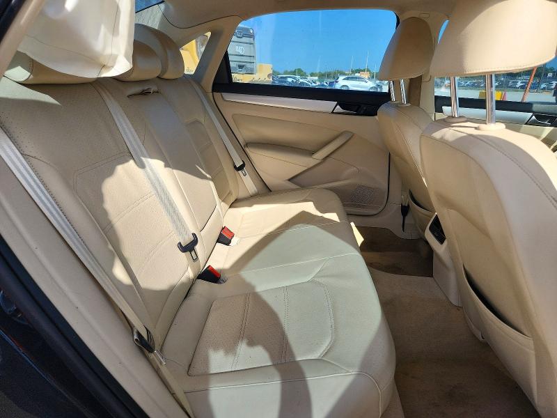 61401106 :رقم المزاد ، 1VWBH7A32DC025227 vin ، 2013 Volkswagen Passat مزاد بيع