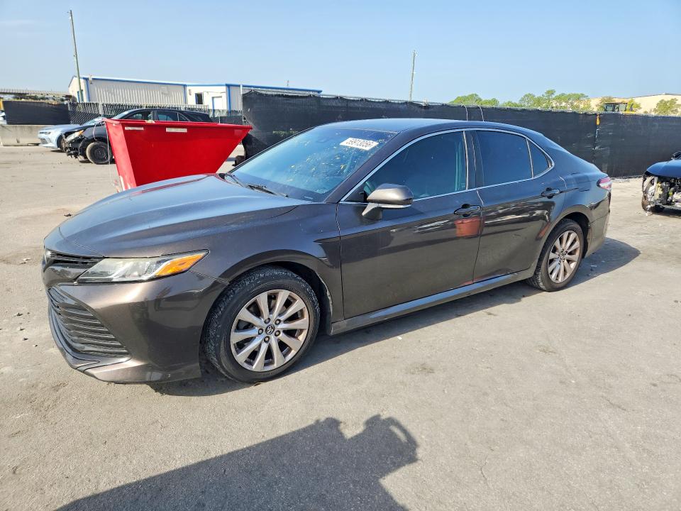 2018 Toyota Camry მანქანა იყიდება აუქციონზე, vin: 4T1B11HK4JU045627, აუქციონის ნომერი: 59913056