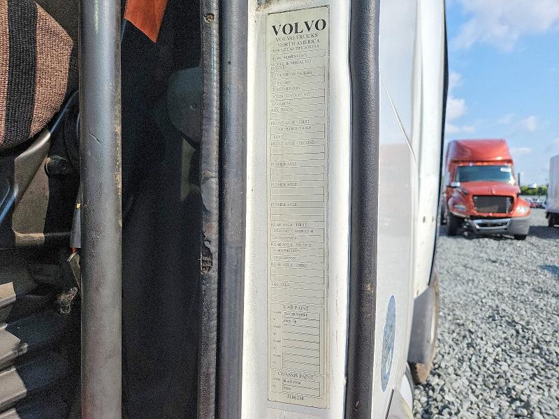 61099516 :رقم المزاد ، 4V4NC9EH8FN917672 vin ، 2015 Volvo Vn مزاد بيع