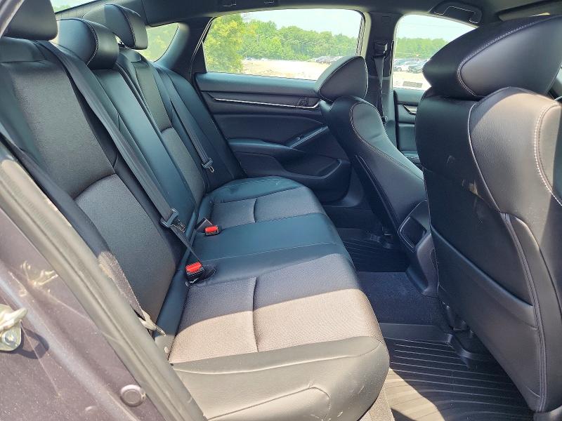62746816 :رقم المزاد ، 1HGCV1F32JA093090 vin ، 2018 Honda Accord مزاد بيع