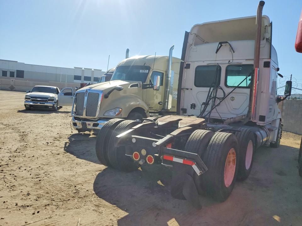 Продажа на аукционе авто 2011 Freightliner Cascadia, vin: 1FUJGLDR3BSBD7281, номер лота: 62967646