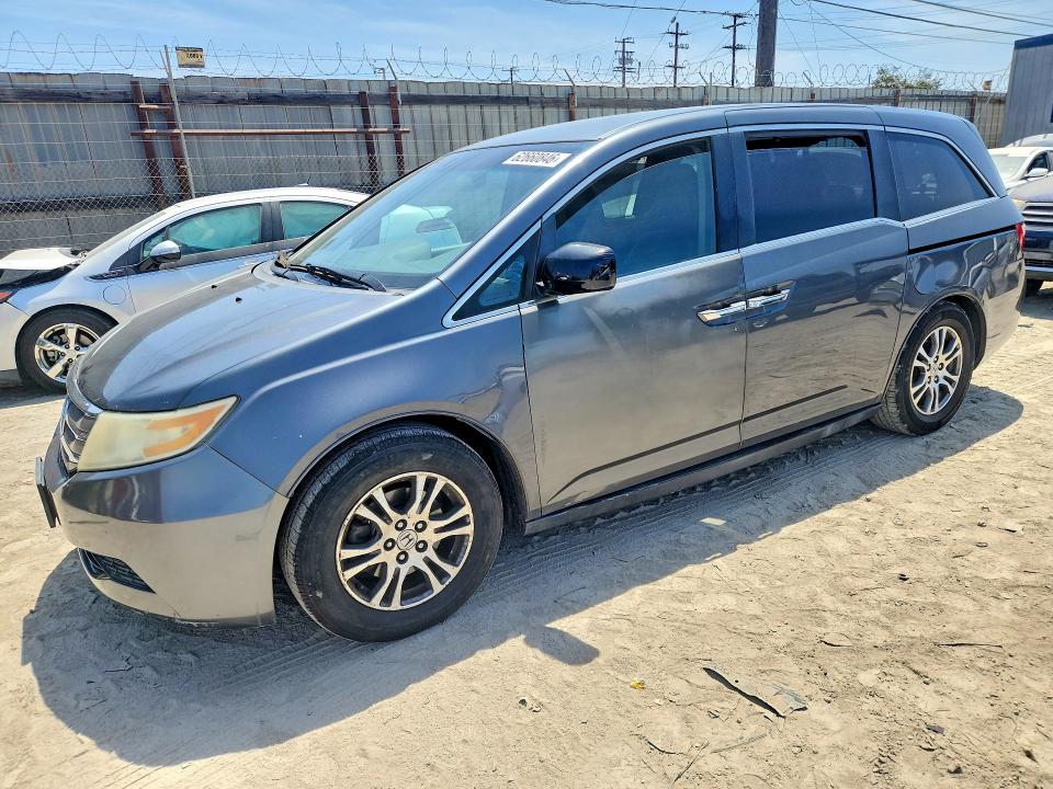 62660846 :رقم المزاد ، 5FNRL5H42BB060725 vin ، 2011 Honda Odyssey مزاد بيع