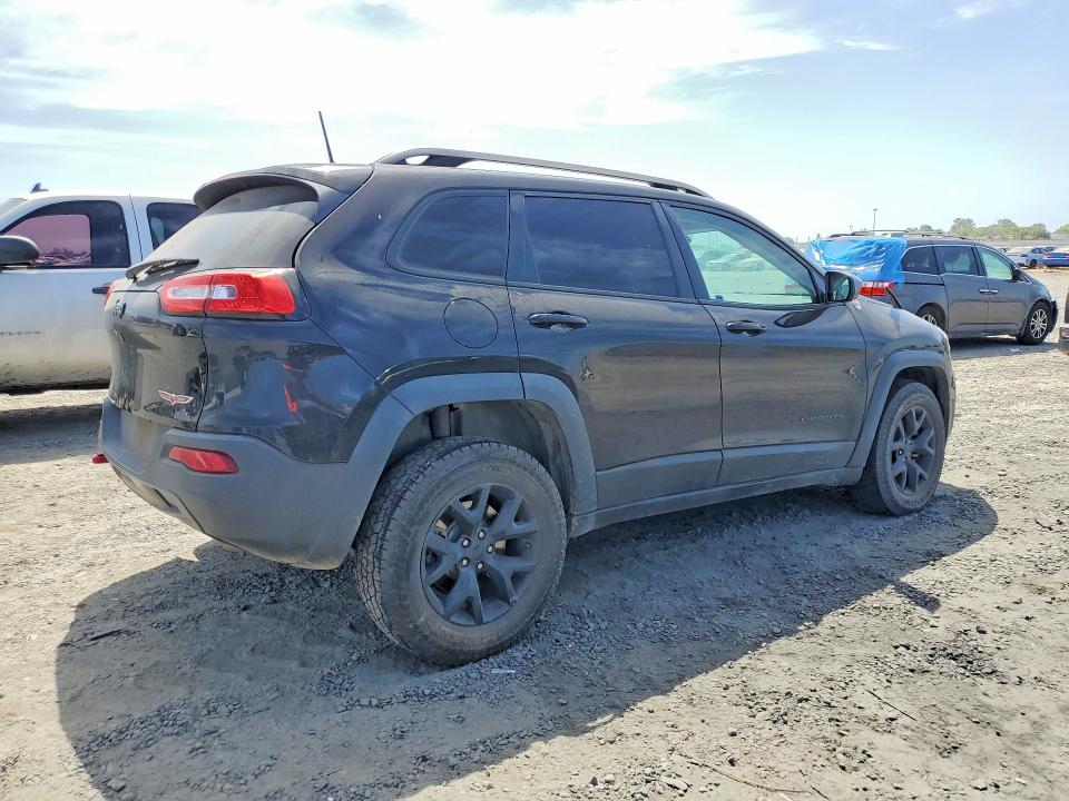 59394786 :رقم المزاد ، 1C4PJMBS5HW649674 vin ، 2017 Jeep Cherokee مزاد بيع