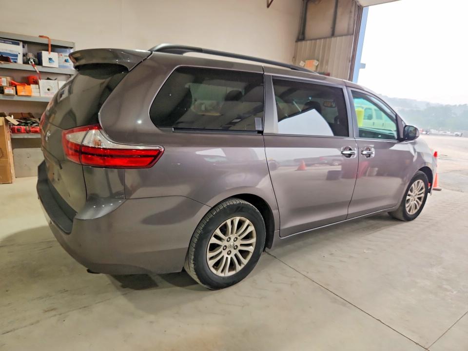 61248686 :رقم المزاد ، 5TDYK3DC2FS546730 vin ، 2015 Toyota Sienna مزاد بيع