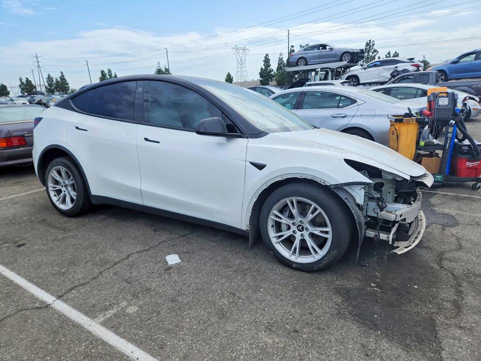 60875256 :رقم المزاد ، 7SAYGDEEXPA104968 vin ، 2023 Tesla Model Y مزاد بيع