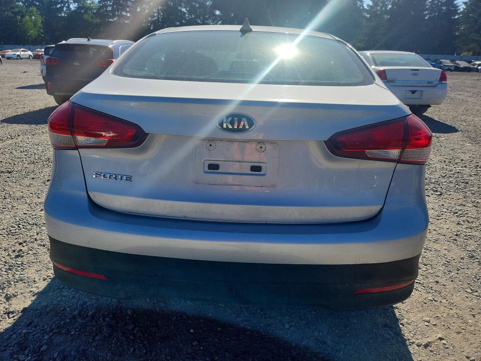 85983225 :رقم المزاد ، 3KPFK4A77HE125622 vin ، 2017 Kia Forte مزاد بيع
