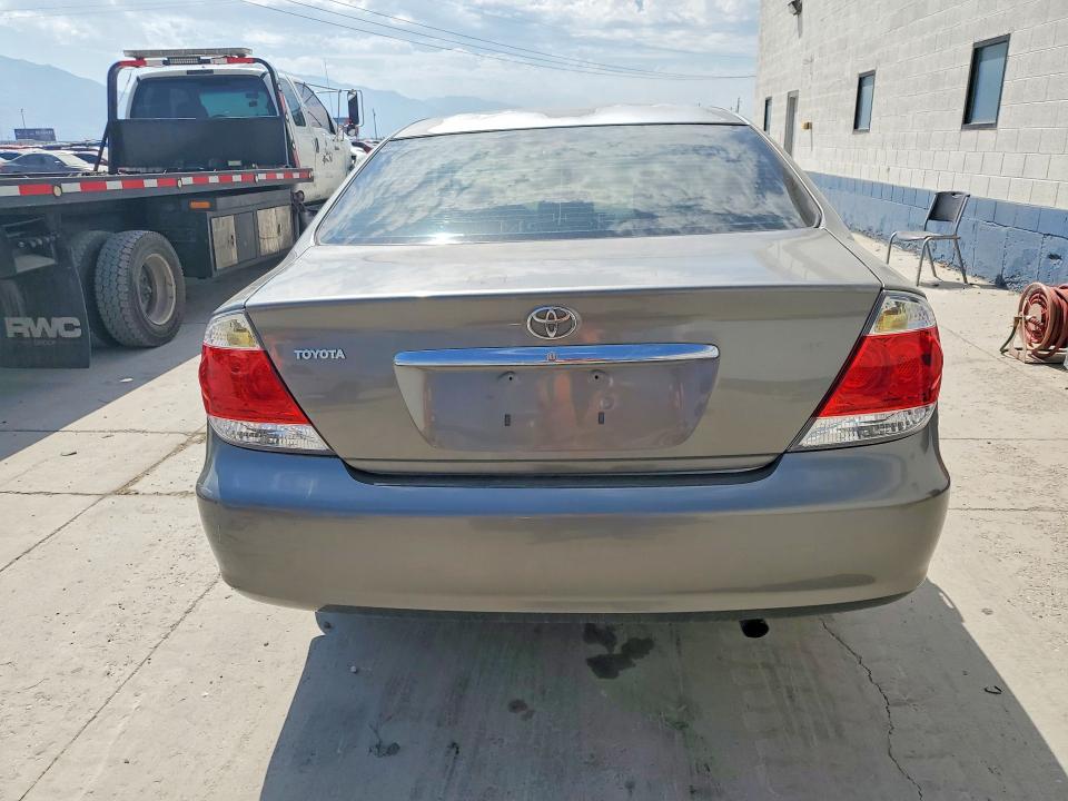 2005 Toyota Camry მანქანა იყიდება აუქციონზე, vin: 4T1BE30K55U584923, აუქციონის ნომერი: 62684986