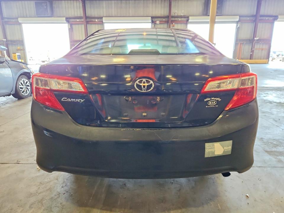62047756 :رقم المزاد ، 4T1BF1FK2EU831324 vin ، 2014 Toyota Camry مزاد بيع