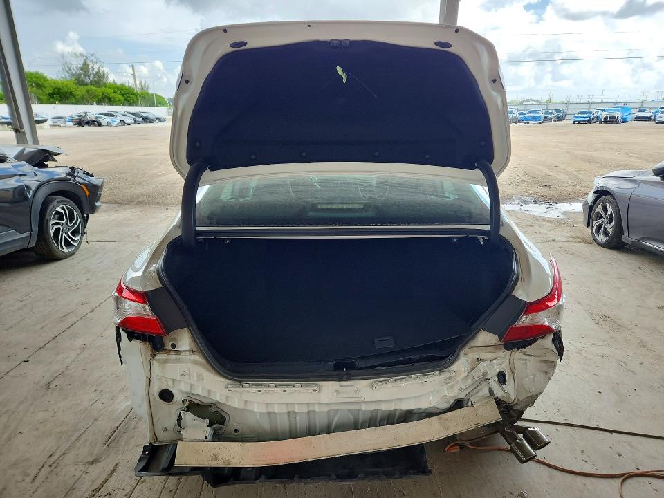 62435696 :رقم المزاد ، 4T1G11AK9LU501785 vin ، 2020 Toyota Camry مزاد بيع