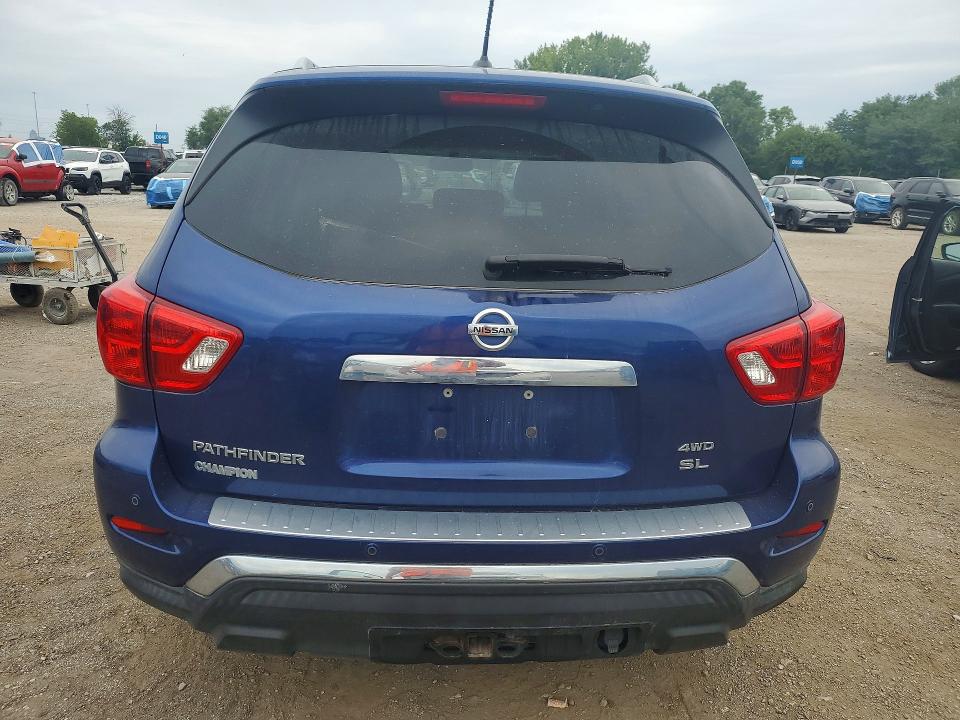 62442256 :رقم المزاد ، 5N1DR2MM4HC611915 vin ، 2017 Nissan Pathfinder مزاد بيع