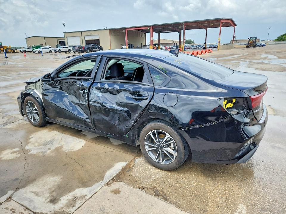 2023 Kia Forte მანქანა იყიდება აუქციონზე, vin: 3KPF24AD5PE671548, აუქციონის ნომერი: 61023666