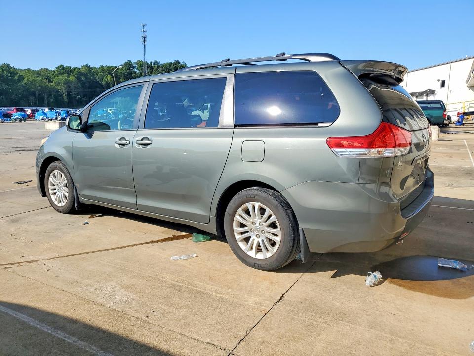 61979986 :رقم المزاد ، 5TDYK3DC3ES427082 vin ، 2014 Toyota Sienna مزاد بيع
