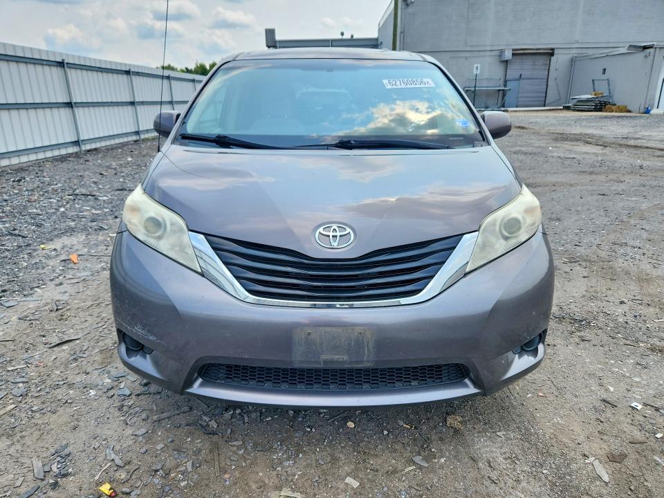 62760856 :رقم المزاد ، 5TDKK3DC6ES421878 vin ، 2014 Toyota Sienna مزاد بيع