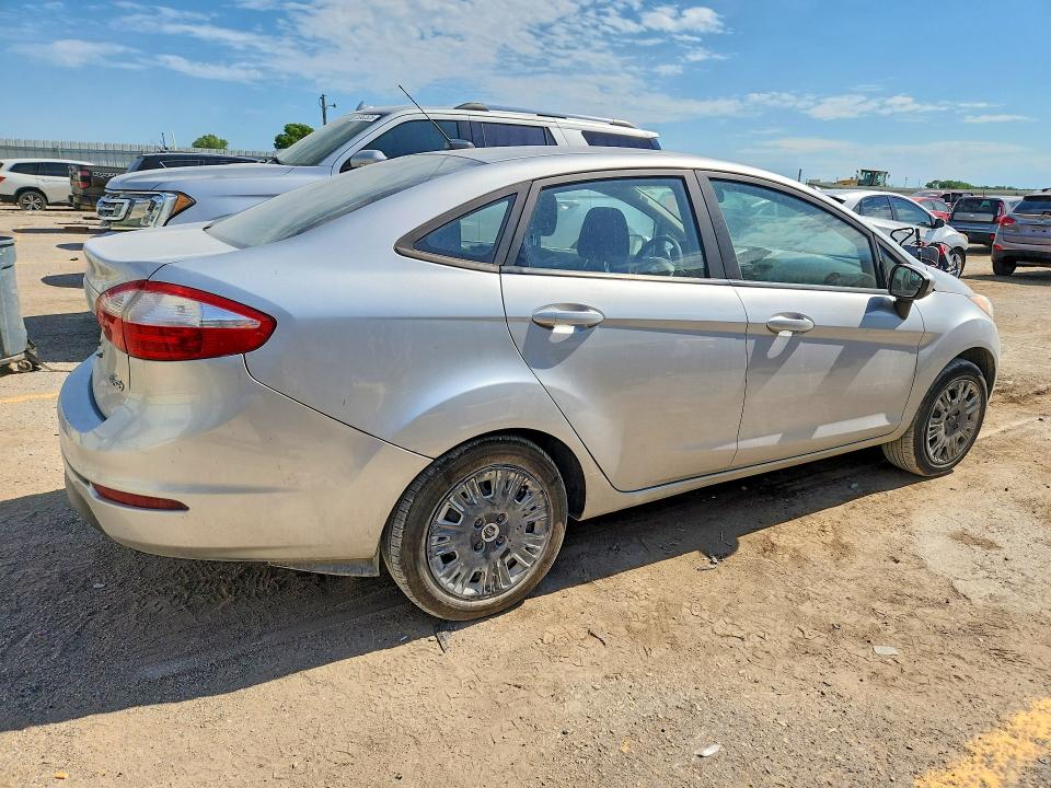 60501876 :رقم المزاد ، 3FADP4AJ1JM142678 vin ، 2018 Ford Fiesta مزاد بيع