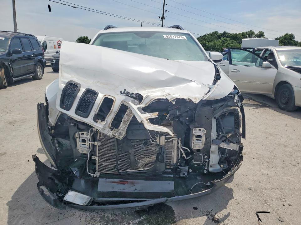 62617676 :رقم المزاد ، 1C4PJLCB4JD596900 vin ، 2018 Jeep Cherokee مزاد بيع