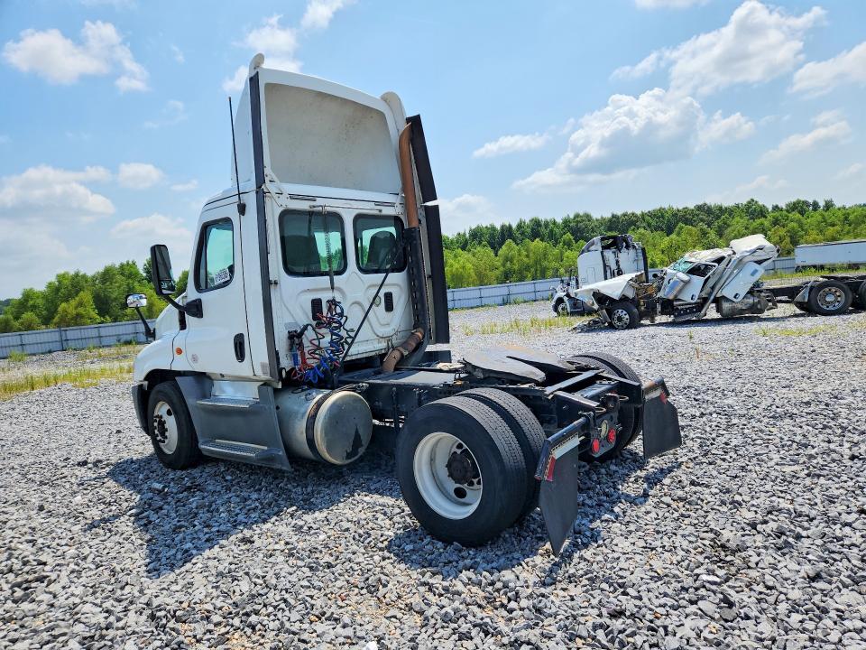 Продажа на аукционе авто 2015 Freightliner Cascadia, vin: 1FUBGEDV5FLGH4778, номер лота: 61965306