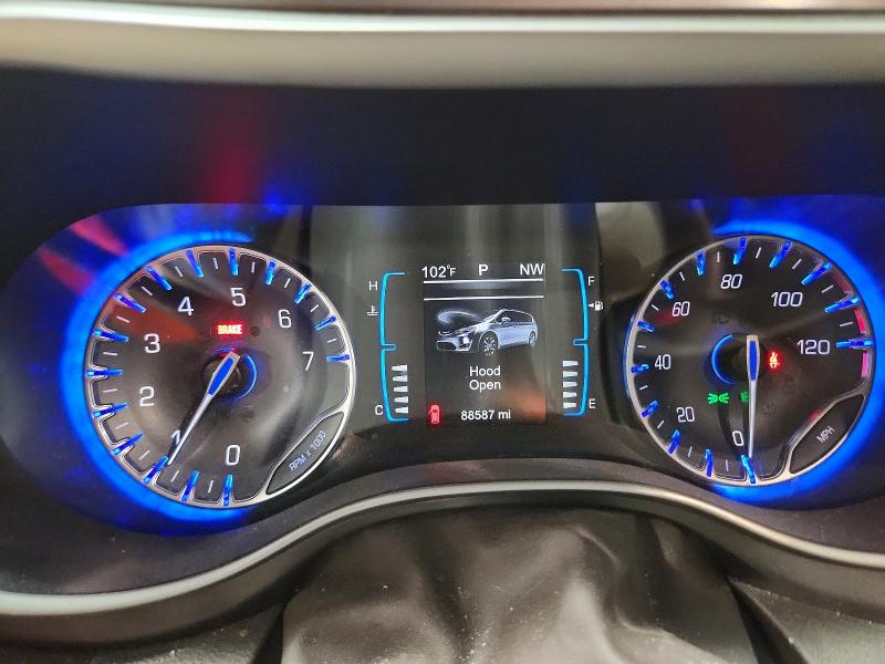 58594096 :رقم المزاد ، 2C4RC1BG7HR588009 vin ، 2017 Chrysler Pacifica مزاد بيع
