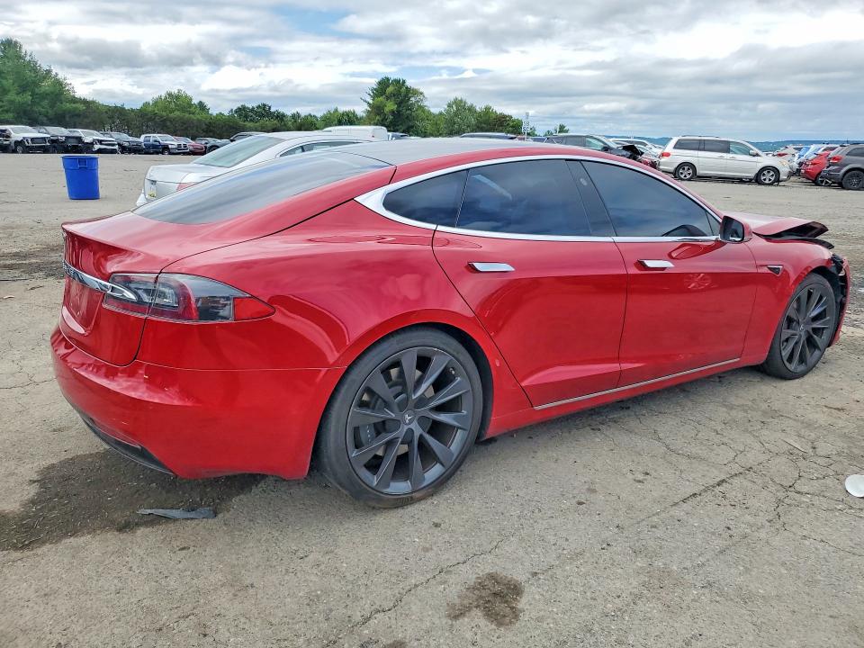 63240856 :رقم المزاد ، 5YJSA1E21JF286627 vin ، 2018 Tesla Model S مزاد بيع