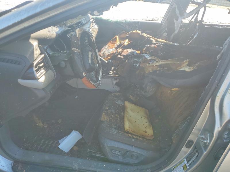 60158696 :رقم المزاد ، 4T1B11HK0KU249942 vin ، 2019 Toyota Camry مزاد بيع