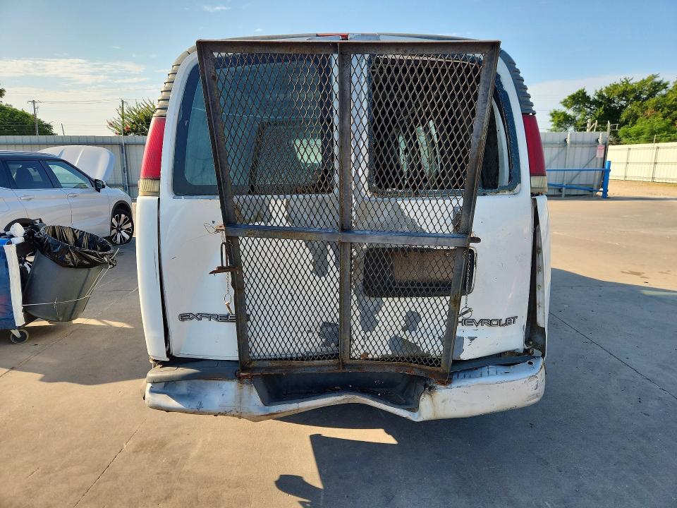 51519456 :رقم المزاد ، 1GCFG15W0Y1119682 vin ، 2000 Chevrolet Express G1500 مزاد بيع