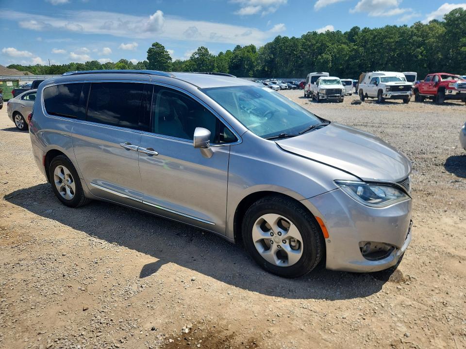 60428716 :رقم المزاد ، 2C4RC1EG9HR628487 vin ، 2017 Chrysler Pacifica مزاد بيع