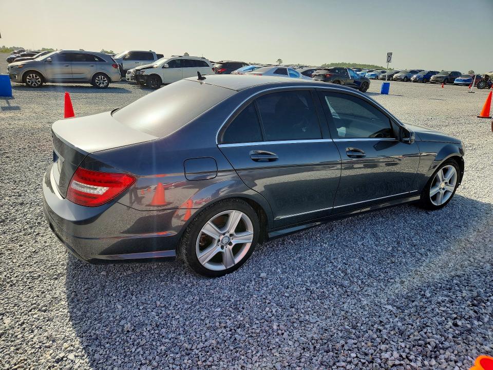 Продажа на аукционе авто 2014 Mercedes-benz C, vin: WDDGF4HB1EA960414, номер лота: 61549386