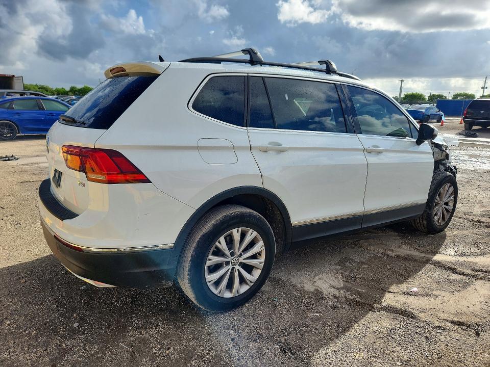 62126376 :رقم المزاد ، 3VV3B7AXXJM171818 vin ، 2018 Volkswagen Tiguan مزاد بيع