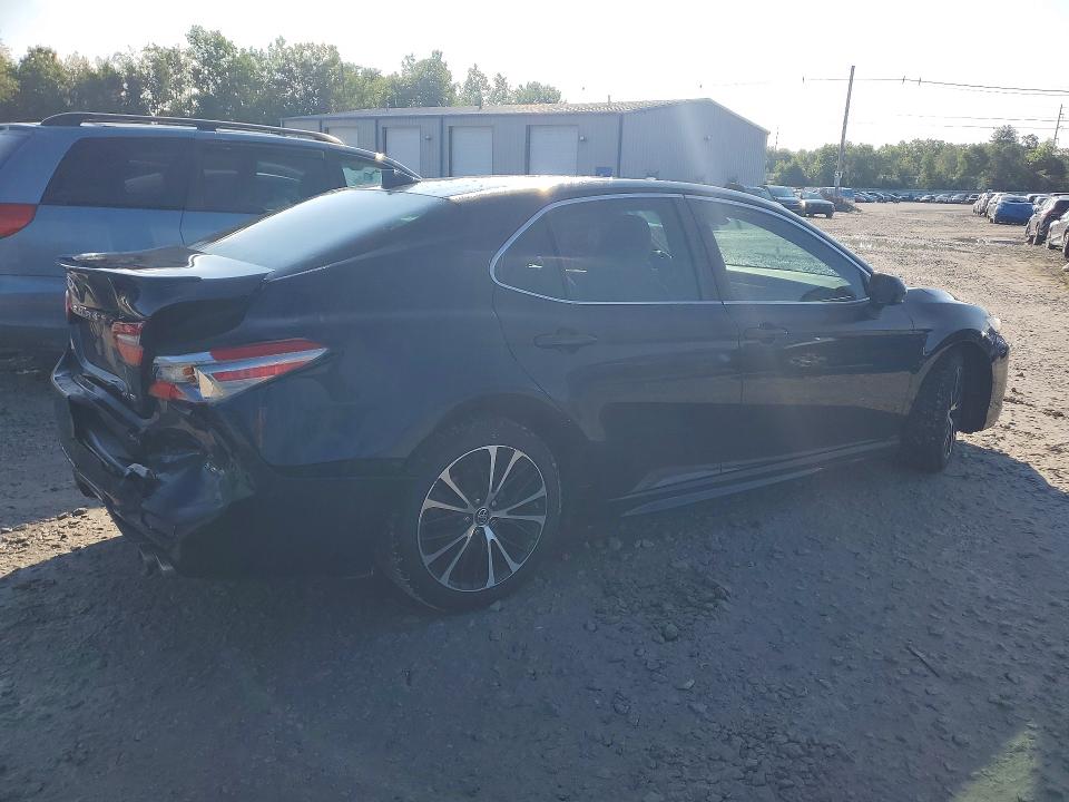 63172676 :رقم المزاد ، 4T1B11HK1KU685666 vin ، 2019 Toyota Camry مزاد بيع