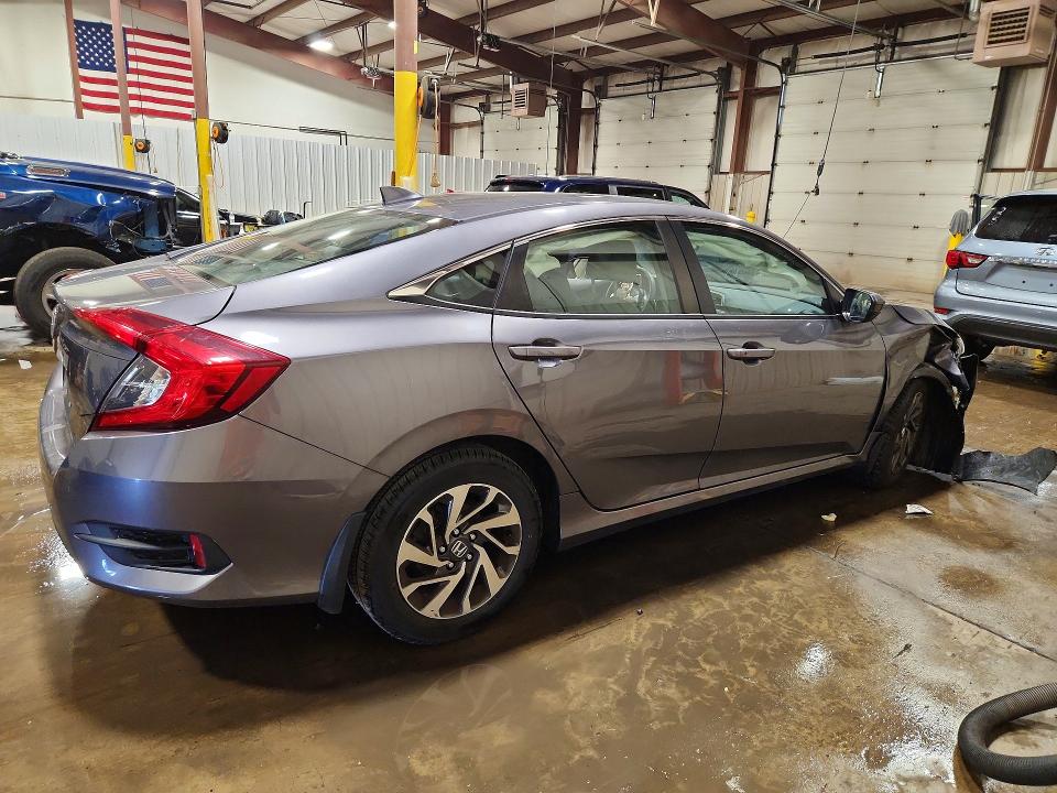 60463416 :رقم المزاد ، 19XFC2F74HE218298 vin ، 2017 Honda Civic مزاد بيع