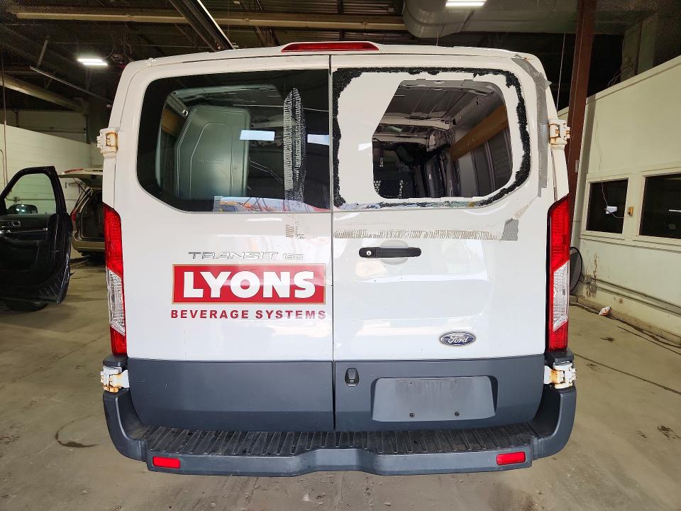 63103616 :رقم المزاد ، 1FTYE1ZM6JKA02471 vin ، 2018 Ford Transit مزاد بيع