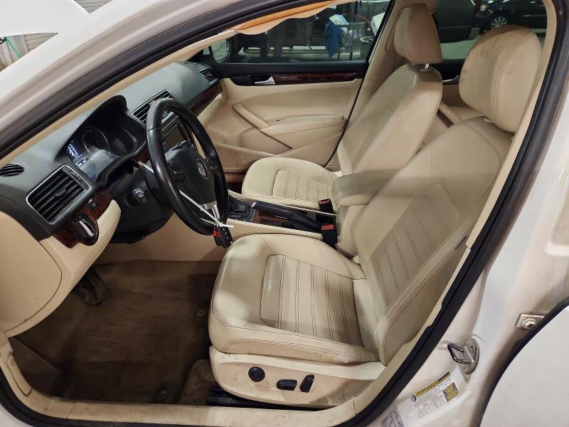 62124256 :رقم المزاد ، 1VWCH7A38CC040110 vin ، 2012 Volkswagen Passat مزاد بيع