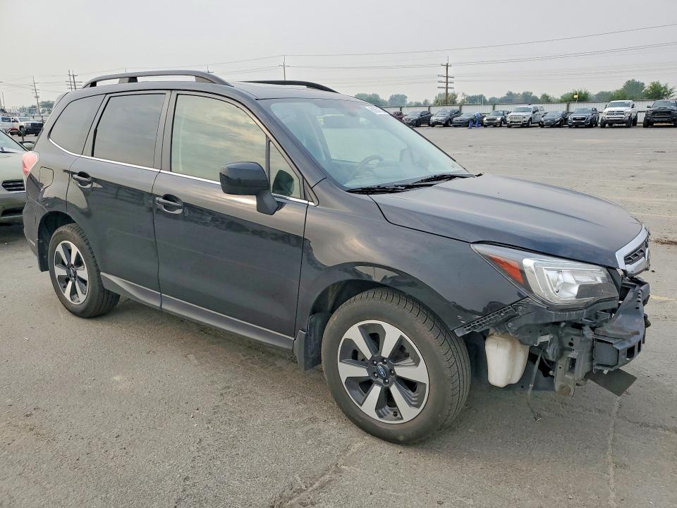 61852136 :رقم المزاد ، JF2SJARC6JH501360 vin ، 2018 Subaru Forester مزاد بيع
