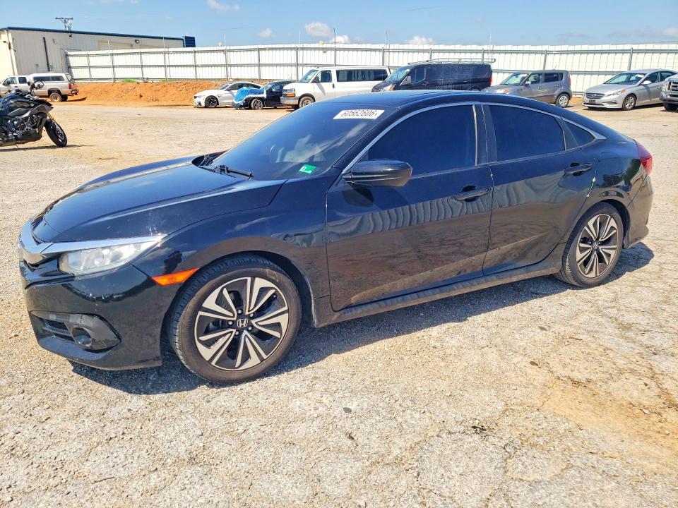 60562606 :رقم المزاد ، 19XFC1F78HE210120 vin ، 2017 Honda Civic مزاد بيع