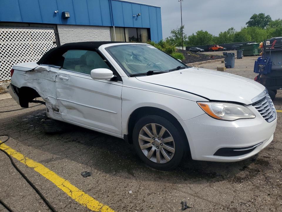 Продажа на аукционе авто 2014 Chrysler 200, vin: 1C3BCBEGXEN131114, номер лота: 59722066