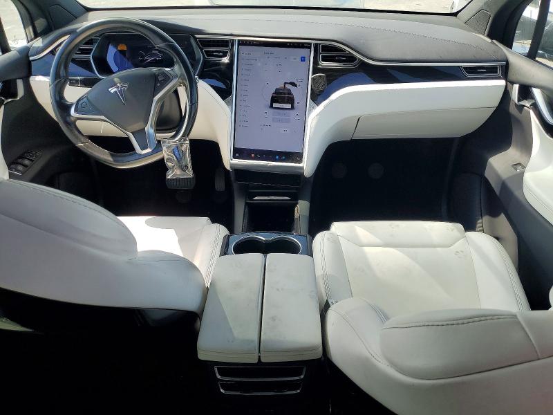 61681546 :رقم المزاد ، 5YJXCBE25GF027167 vin ، 2016 Tesla Model X مزاد بيع