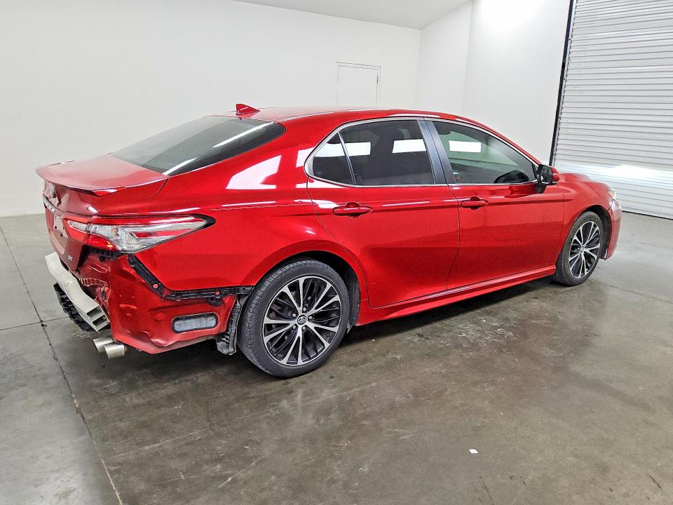 61781646 :رقم المزاد ، 4T1B11HK9KU286651 vin ، 2019 Toyota Camry مزاد بيع