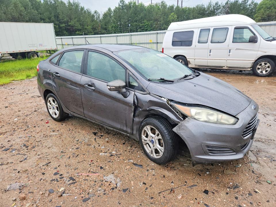 62093856 :رقم المزاد ، 3FADP4BJ7FM110369 vin ، 2015 Ford Fiesta مزاد بيع