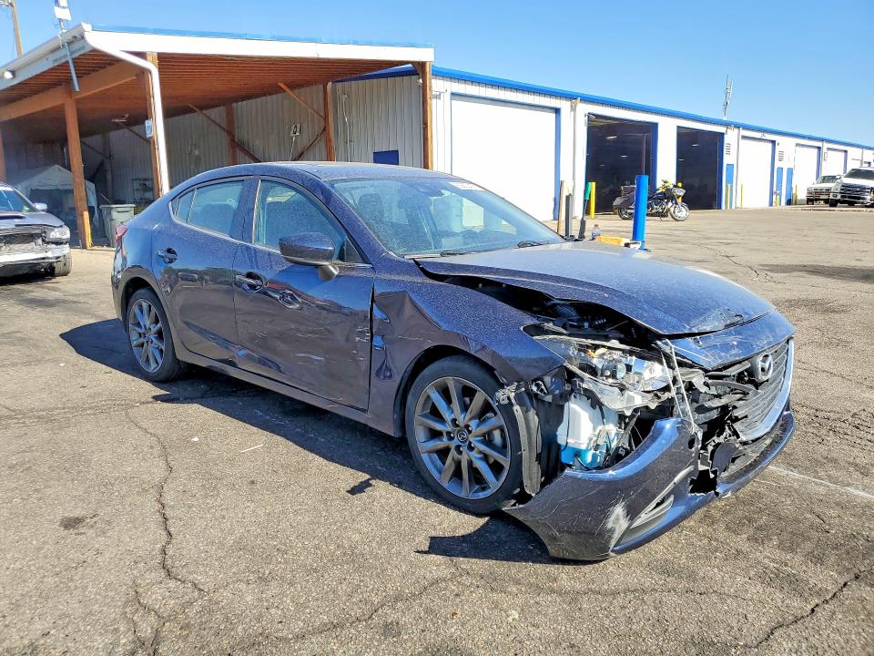 60800456 :رقم المزاد ، 3MZBN1V33JM161277 vin ، 2018 Mazda 3 مزاد بيع