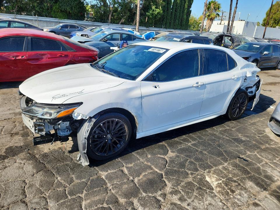 Продаж на аукціоні авто 2018 Toyota Camry, vin: 4T1B11HK6JU601095, номер лоту: 61132716