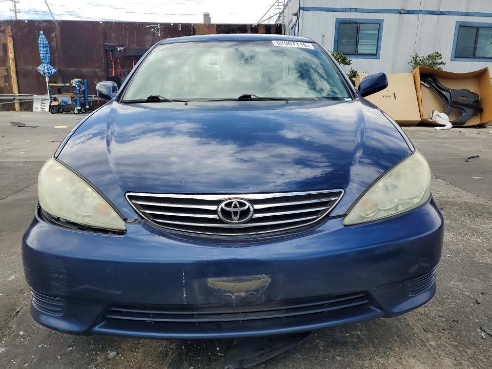 2005 Toyota Camry მანქანა იყიდება აუქციონზე, vin: 4T1BE32K95U406591, აუქციონის ნომერი: 62067116