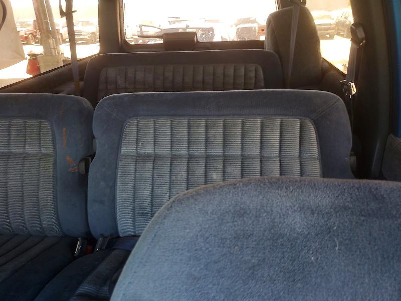 1992 Chevrolet Suburban მანქანა იყიდება აუქციონზე, vin: 1GNFK16K5NJ322905, აუქციონის ნომერი: 59865816