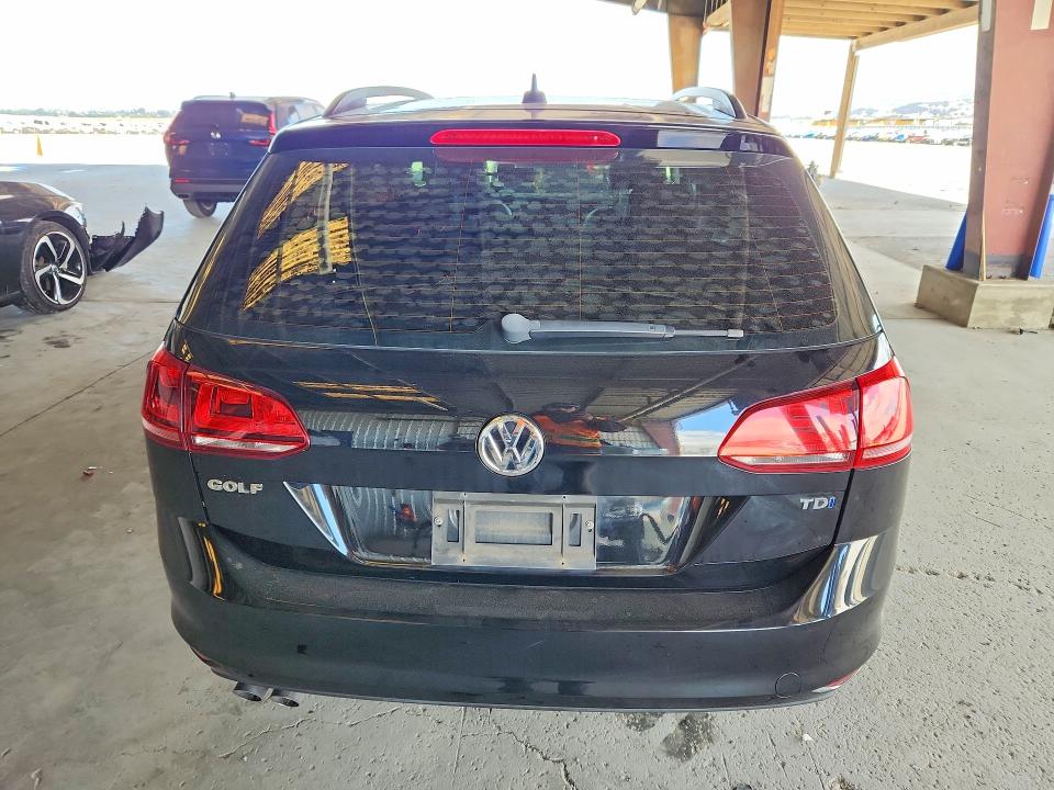 60192066 :رقم المزاد ، 3VWCA7AU1FM520831 vin ، 2015 Volkswagen Golf Sportwagen مزاد بيع