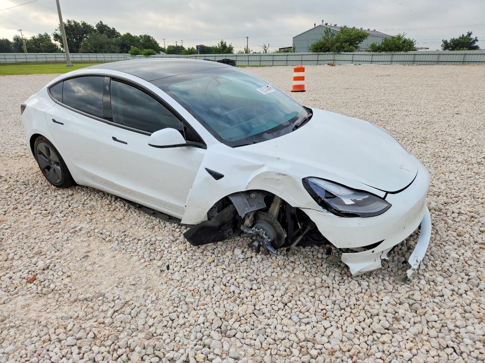 62534046 :رقم المزاد ، 5YJ3E1EB3NF107275 vin ، 2022 Tesla Model 3 مزاد بيع