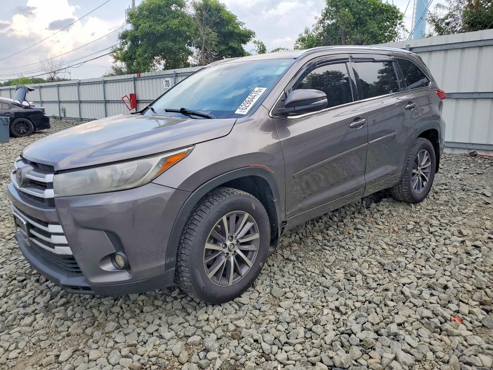 2017 Toyota Highlander მანქანა იყიდება აუქციონზე, vin: 5TDJZRFH4HS415407, აუქციონის ნომერი: 62984476
