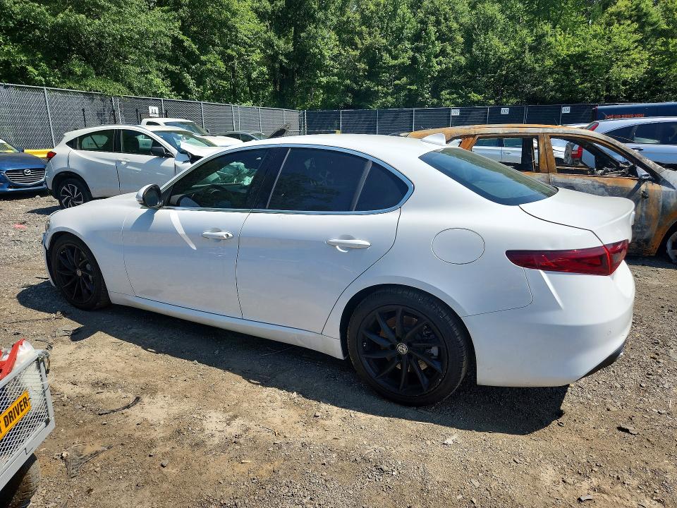 61247996 :رقم المزاد ، ZARFAEBN3H7555904 vin ، 2017 Alfa Romeo Giulia مزاد بيع